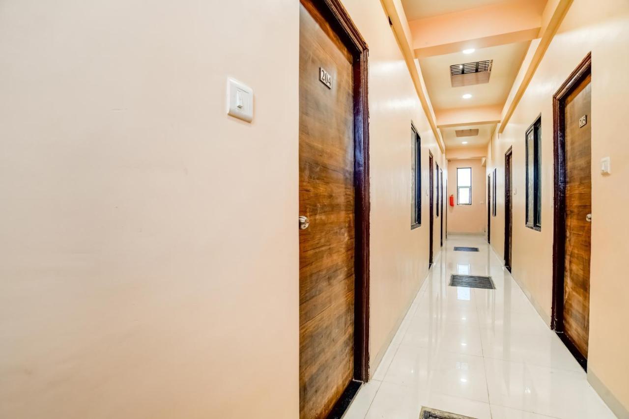 Spot On 76764 Hotel Lux Indore Eksteriør bilde